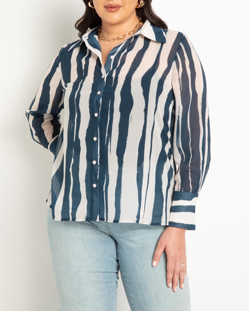 Front of a model wearing a size 26 Sheer Button Up Blouse in Glazed Pottery by ELOQUII. | dia_product_style_image_id:294244
